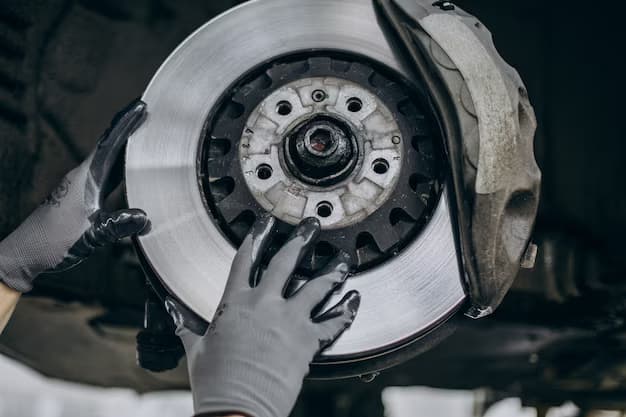 Hands in gloves on the clutch